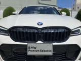 BMWの代名詞の【キドニーグリル】グリルが腎臓のように見えるので【キドニー】と呼ばれるようになりました。一目見ただけでBMWであると認識できる確固たるアイコンとして存在感を放ちます。