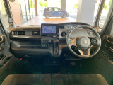 ■ 運転席まわりの装備 &rArr;