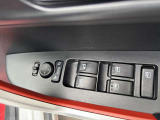 パワーウィンドウのスイッチですよ。運転席に居ながら窓を開け閉めのコントロールできます。