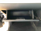 よく使うものが手を伸ばせばすぐ届く、機能面で充実した収納。