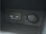 ◆USBチャージャー、12Vの電源ソケット◆使いやすい場所に装備されています。