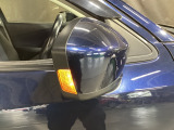 車両幅方向において外側にレイアウトされるので、第三者が視認しやすいドアミラーウィンカー!
