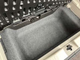 ラゲッジスペース下には便利な収納スペースがあります。