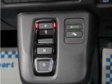 シフトはボタン操作となっており、直感的な操作性により、ドライバーの快適な運転を支援。P・N・Dは押す、Rは引くという人間の感覚にマッチした操作感です。