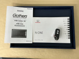 スマートキーはバッグなどにしまったままボタン操作でエンジン始動・停止やハイブリッドシステムの起動や停止ができて大変便利です