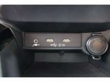 スマートフォンなどの音楽再生が可能なUSB接続ジャック装備車両です♪♪♪