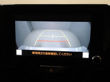 バックモニター装着車は後退時の強い味方です♪車庫入れや縦列駐車の際、後退操作の参考になるガイドラインをナビ画面に表示します。