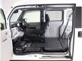 助手席側センターピラーレスで助手席側からも荷物の積み下ろしをスムーズに&hellip;!