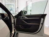 BMWプレミアムセレクション前橋では、高年式低走行モデルからMモデル、年式が経ちなかなかディーラーでは見かけないモデルまで幅広いラインナップで認定中古車を取り扱っております。品質に自信があります。