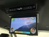 フリップダウンモニター♪大画面モニターで後席でもエンタメをお楽しみいただけます!小さなお子様にも大人気の装備です(^^♪