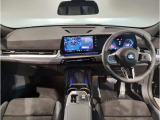 運転の楽しいBMWでは、アクセルを踏み込んでしまいそうになりますが、速度表示も見やすいため、常にお車の速度を把握できます。