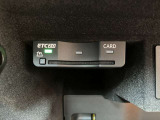 グローボックス内にETCが装備されています。外からは見えませんでのカードを入れたままでも安心です。