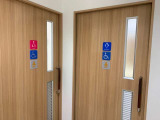 男子トイレ、女子トイレ共にバリアフリー設計になっております。ご家族そろってのご来場をお待ちしております♪