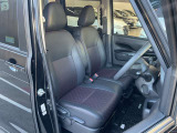運転席もゆったりとお座り頂けます。