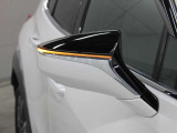 サイドターンランプ付きドアミラー。車両のドレスアップと右左折時の被視認性を兼ね備えたお洒落なミラーです。