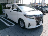 広々とした車内空間に優れた燃費性能。更にデザインも上質で人気のお車です!