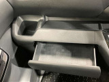 上下に収納があるので常備しておきたい小物も収納出来ます