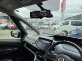 運転席からの視界も良く運転しやすい車両です。フロント、フロントドアは、UVカット断熱グリーンガラスです。紫外線から守ります。