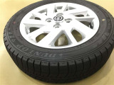 155/65R14スタットレスタイヤを積込みしています