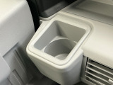 ドリンクホルダーになります。ちょっとした小物を入れるのにも便利です。
