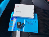 メンテナンスノート【整備記録簿】、取説も揃っています。スマートキーはバッグなどにしまったままボタン操作でエンジンの始動・停止ができて大変便利です。