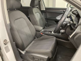 長時間の運転でも疲れを感じにくい、適度な硬さのシートです!