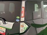 視認性の高いカスタム専用デザインのLEDリヤランプ(テールランプ/ストップランプ)で省電力・長寿命化を実現。