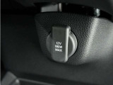 ◆12V電源ソケット◆スマートフォンの充電等にも便利な電源ソケット!使いやすい場所に装備されています。