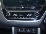【オートエアコン】設定した温度になるように車が自動で風量や吹き出し口、冷暖房の強さを調整してくれるエアコンです。一度温度を設定すれば、自動で快適な室温を保ってくれるので運転に集中しやすいですよ♪