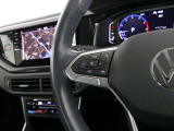 設定したスピードを上限に自動で加減速をし、一定の車間距離を保つ事で長距離運転の疲労を軽減する【ACC】が装備。