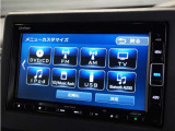 【ディスプレイオーディオ】普段スマホで聴いている音楽も車内スピーカーで聴けます。スマホをつなぐには別途、ケーブル等が必要です。