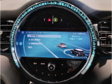 シフトレバー周辺に搭載されたiDrive(ナビのコントローラー)はドライバーの運転姿勢を崩さず、直感的に操作が可能で御座います