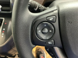 ステアリング左手側にオーディオ関連のコントロールスイッチを配置しています。操作時は視線を逸らすことなく運転に集中できます。