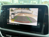 ガイドライン付きバックカメラで安全な駐車をサポート。