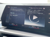 【アップルカープレイ】iPhoneがBMW車両とワイヤレスで接続されます。Apple CarPlayでは、オーディオストリーミングやメッセージングアプリがディスプレイに表示されます。