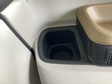 ドリンクボケット装備、小物入れにもなって便利です