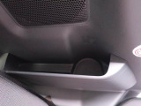 店内は明るく、広くなっております!各商談テーブルはパーテーションで仕切っておりますのでお客様のご希望をご遠慮なくどうぞ!