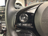ステアリングにオーディオ操作スイッチが付いています。オーディオ画面に直接タッチしなくても操作が出来ますので、運転に集中できます。