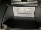スマートフォンやお手持ちの機器のバッテリー残量が少なくなっても、運転中に充電ができるので安心ですね!