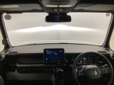 フロントガラスが大きく、ワイドな視界で運転もしやすくなるように設定されています。