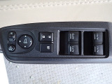 全てのドアガラスを運転席での操作が可能!窓を開けて走るドライブも気持ちがいいですよね!!♪