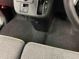 運転席から助手席への移動も簡単です。