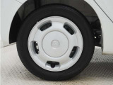 ◆純正ホイール装着車◆シンプルなデザインのホイールキャップ付きです。