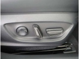 パワーシート搭載。微妙な調整が手軽にでき、お客様にピッタリのポジションで運転することが可能です。