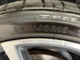 純正18インチアルミホイール。リアは225/40R18