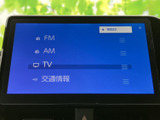 多彩なオーディオソースに対応し、お好みの音楽を高品質で楽しめます。ドライブの時間を、より豊かなひとときに演出します。