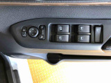 パワーウィンドウつきで窓の開閉もラクラク♪更に電動格納ドアミラー付!