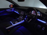 ダッシュボード/センターコンソールサイド等がLEDで点灯。お好みのカラーをお選び頂けます。点灯/消灯/明るさも設定可能