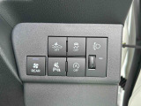 運転席の下部に、安全支援機能の設定スイッチが集約されています。