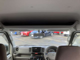 運転席頭上には収納があるので書類等しまっておけます!